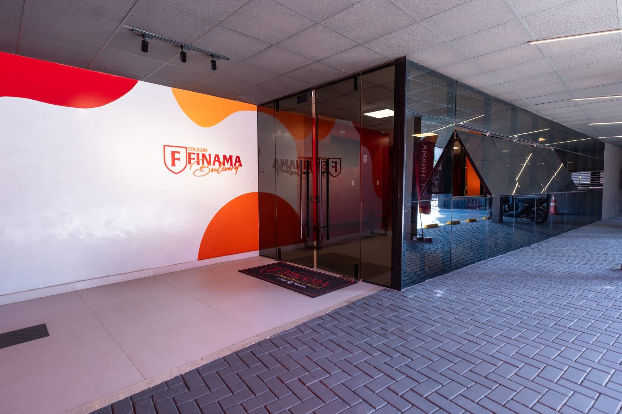 Entrada — O primeiro encontro com a identidade Finama.