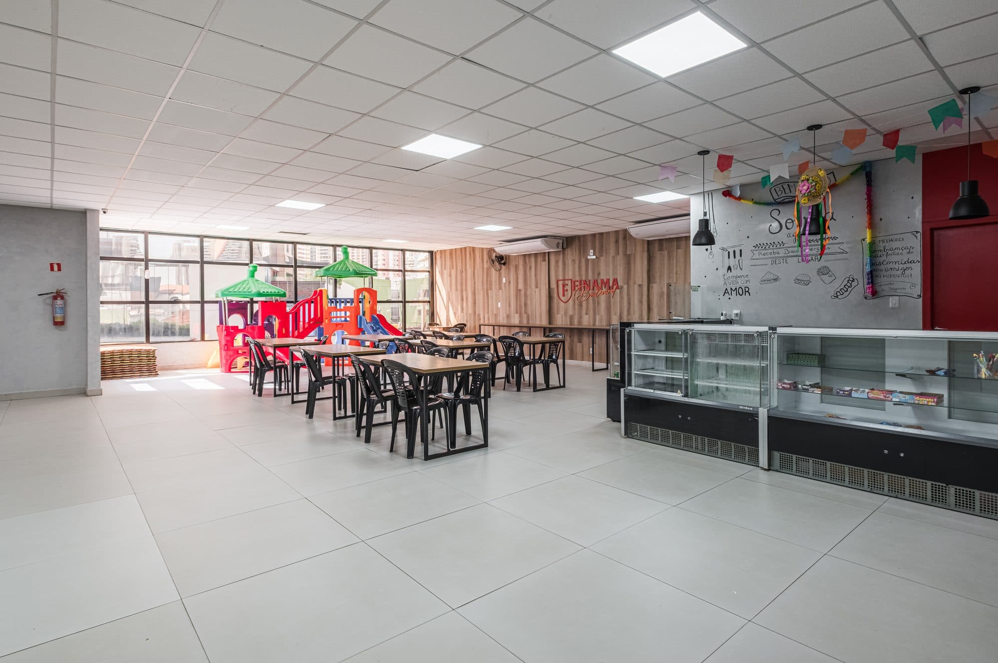 Refeitório — Alimentação e convivência com conforto e segurança.